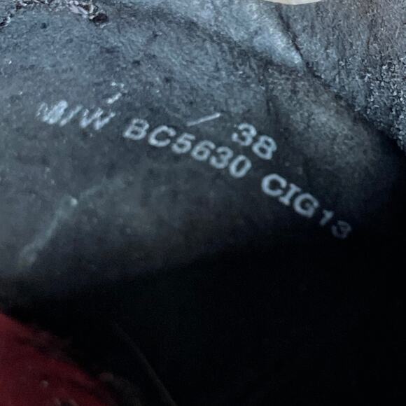 Women's BOC Size 7 Red Leather Pattern Clogs Comfort Shoes Festival Boho Hippie - Picture 7 of 8